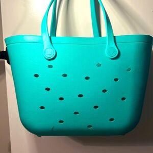 Crown & Ivy Bag /beach or travel bag in turquoise